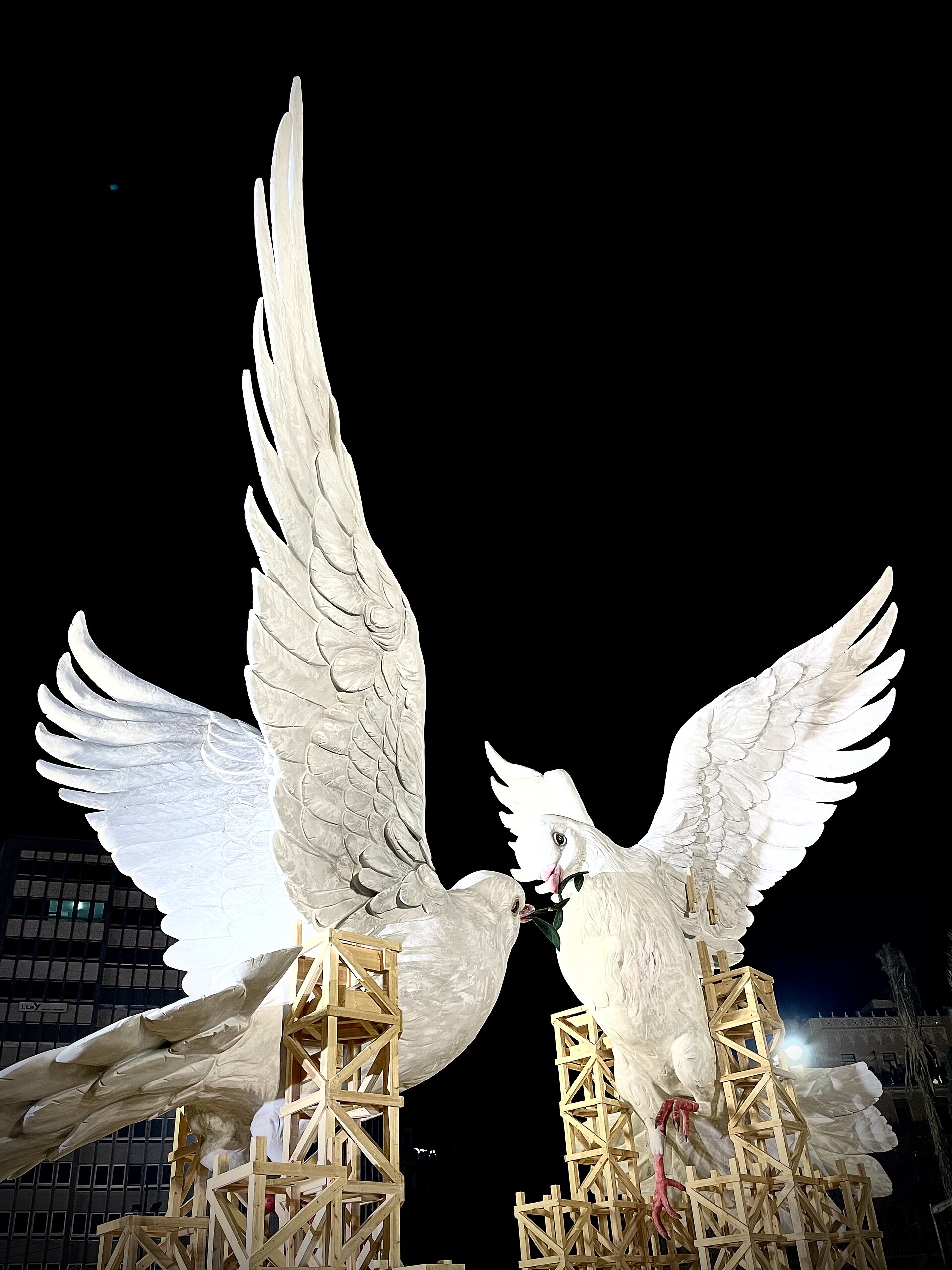 Monuments impressionnants et ninots colorés lors des festivités des Fallas à Valencia