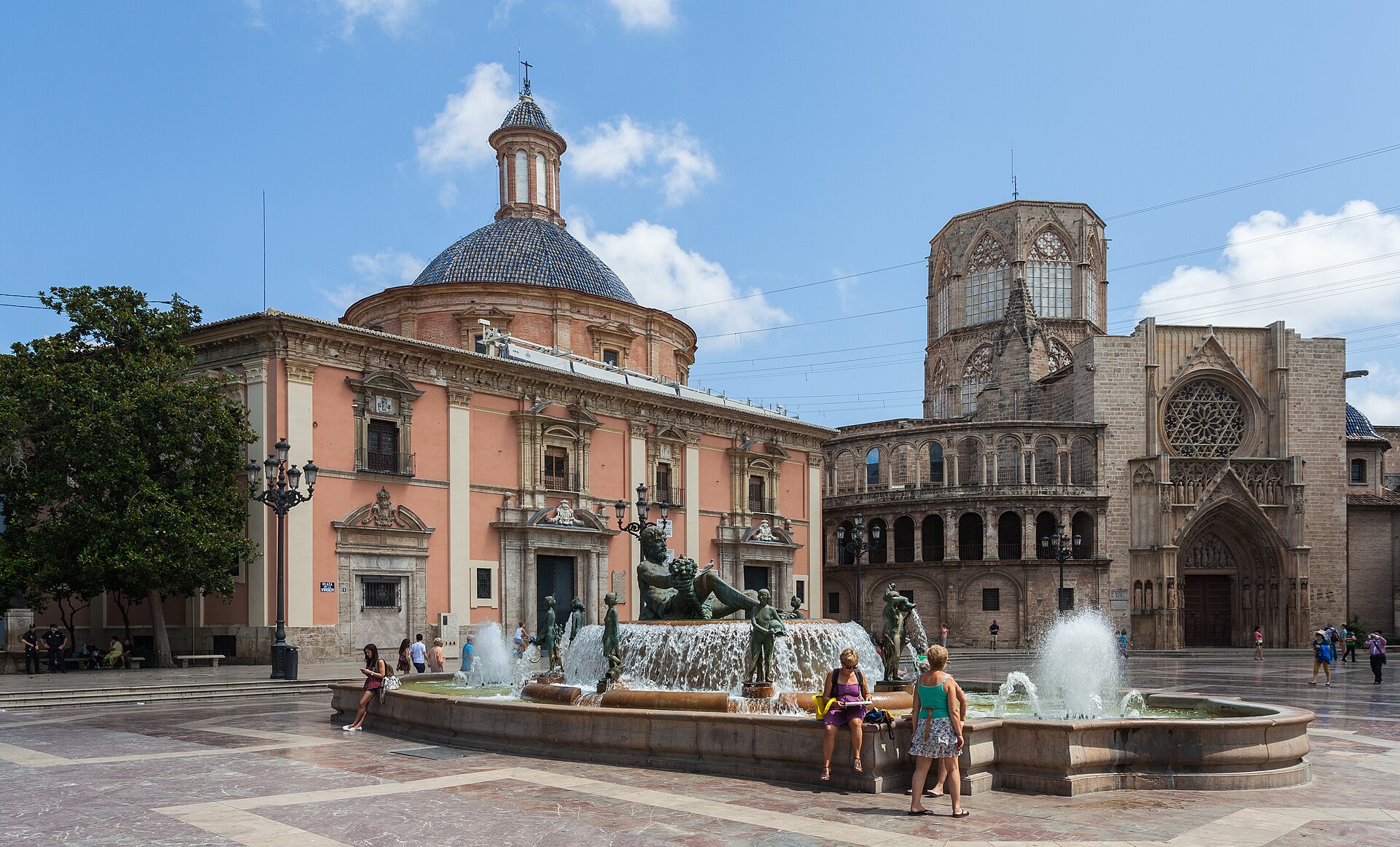 Plaza de la Virgen, fontaine du Turia et architecture historique du centre de Valencia