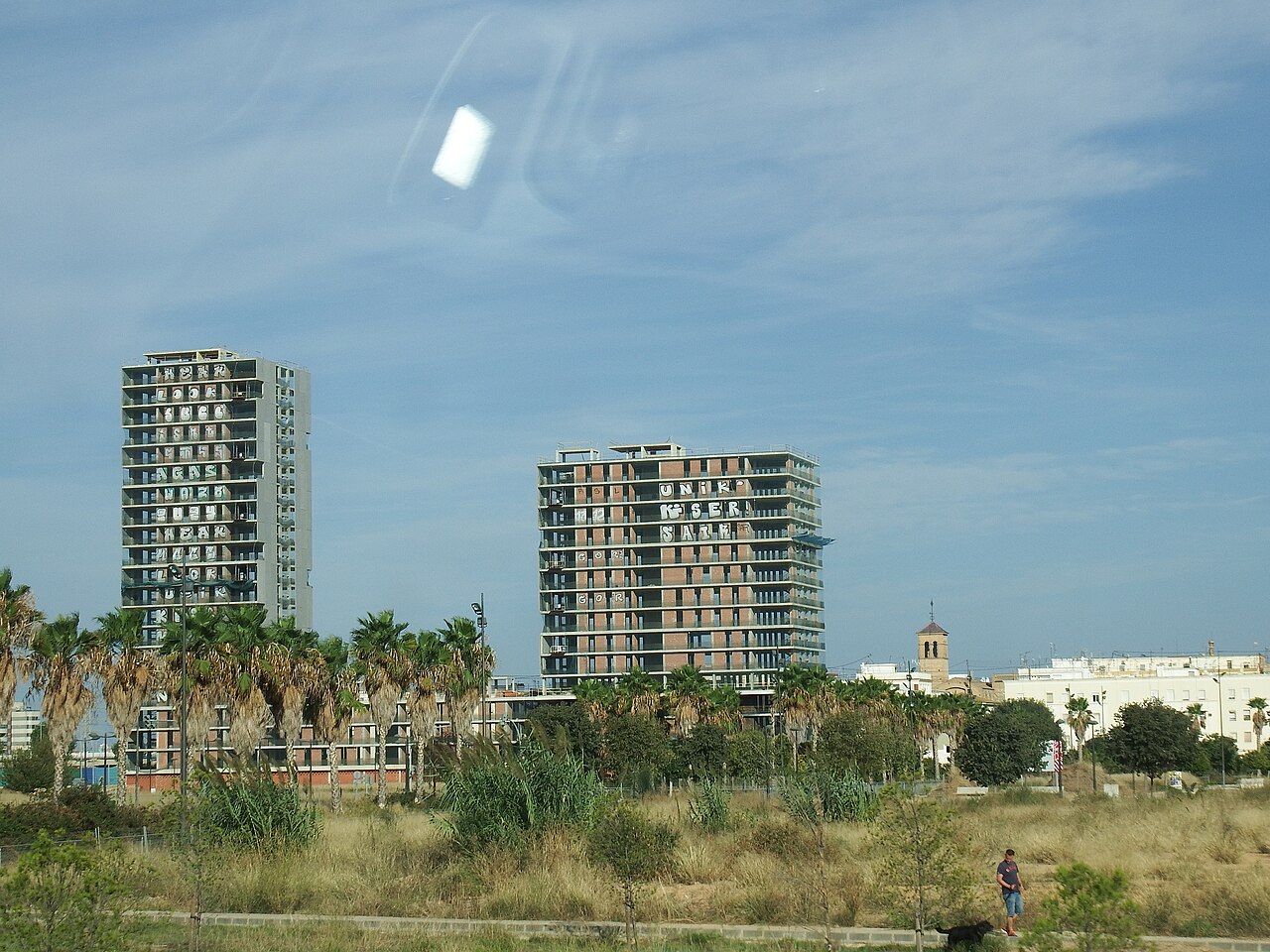 Immeubles de logements publics du projet Sociópolis dans le quartier de La Torre à Valencia